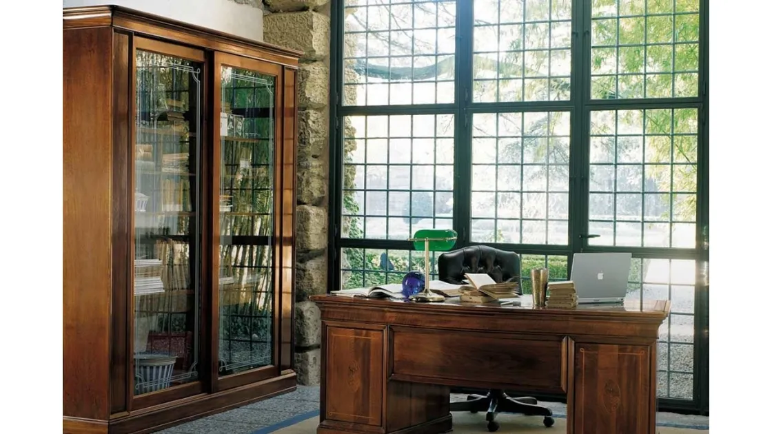 Libreria classica in legno massello con due ante scorrevoli a vetrina Carlo X CX27 di Cantiero