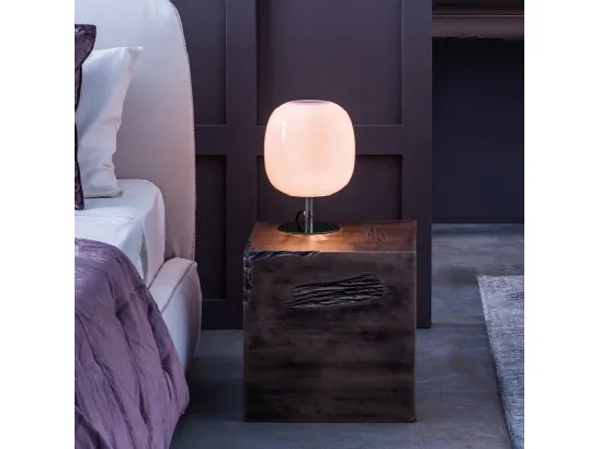 Lampada da tavolo con base in metallo e paralume in vetro rosa Caminia di Adriani e Rossi