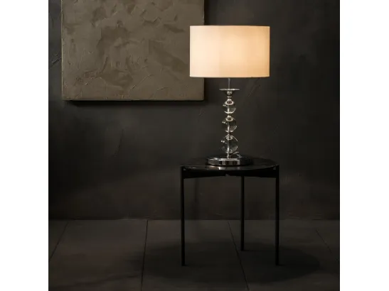 Lampada da tavolo Giuditta in plexiglass con paralume in tessuto bianco di Stones