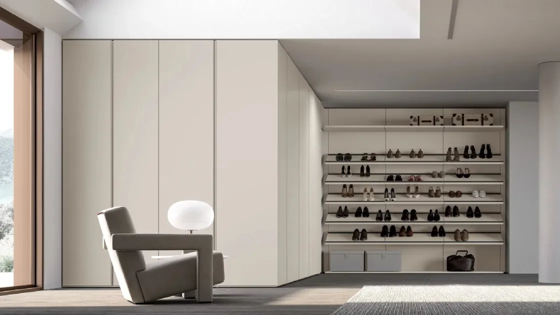 Armadio Atelier ad angolo con anta battente Return in legno laccato finitura Ghiaccio di Adok