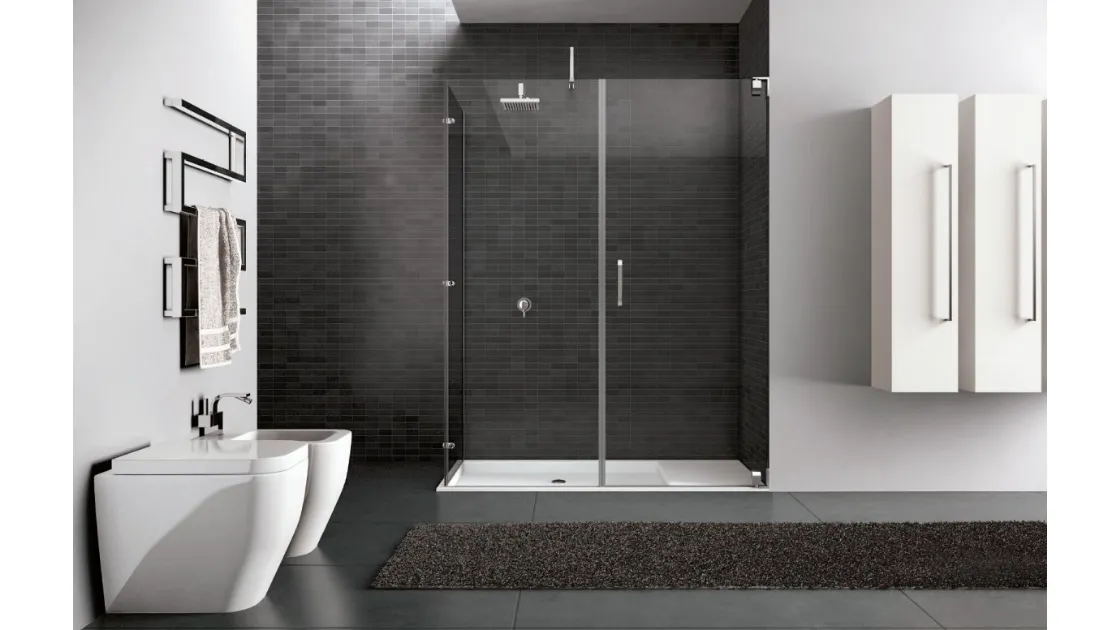 Box doccia moderno ad angolo in cristallo con porta battente di Ideagroup