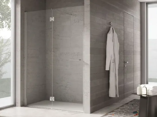 Box doccia moderno a nicchia con porta battente in vetro 8mm senza telaio di Ideagroup