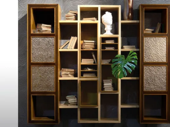 Libreria Elettra EL1017 in finitura noce con mensole in legno lucido naturale di Cantiero