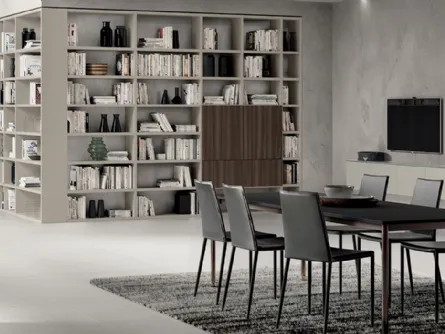 Libreria Living Mood sistema Fluida in laccato Tortora con ante in Noce Steady di Scavolini