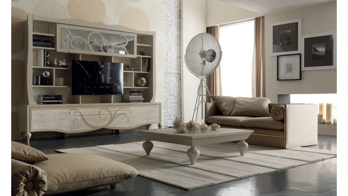 Parete attrezzata con gambe tornite e dai volumi curvi ripresi dalla decorazione di Cantiero