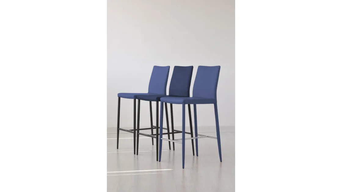 Sgabello in pelle con gambe in metallo Bess di Sedie Brianza
