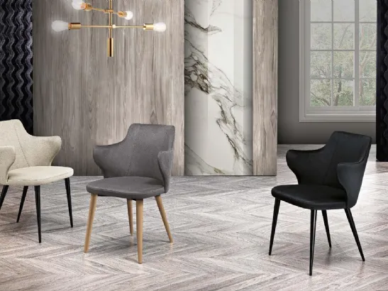 Sedia Maddy in tessuto imbottito con gambe in legno di MaxHome