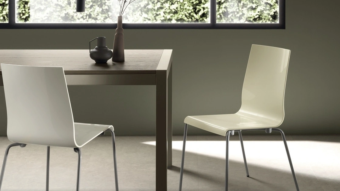 Sedia impilabile Kuadra 1151 di Scavolini