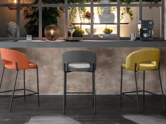 Sgabello in tessuto vari colori con gambe in metallo Greta di Stones
