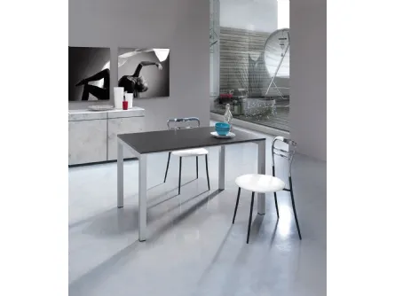 Tavolo dal design moderno in metallo di Sedie Brianza