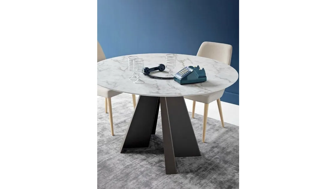 Tavolo Bluma Round con top in HPL lucido effetto marmo e base in metallo di Sedie Brianza