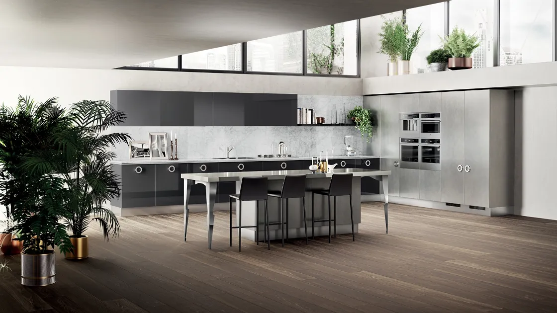 Cucina Classica Exclusiva in Laccato lucido Grigio Ferro di Scavolini