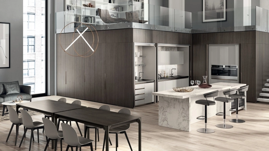 Cucina su misura salvaspazio con isola centrale Boxi 04 in laccato lucido Grigio Chiaro di Scavolini