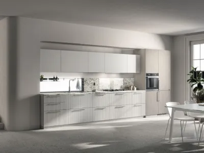 Cucina su misura Musa 05 in laccato dogato opaco Grigio Airone e decorativo Oriental Light di Scavolini