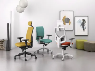 Seduta Operativa in tessuto imbottito con braccioli e ruote Active di Sedie Brianza